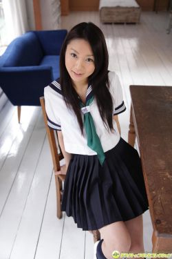 公交车里把校花玩到高潮